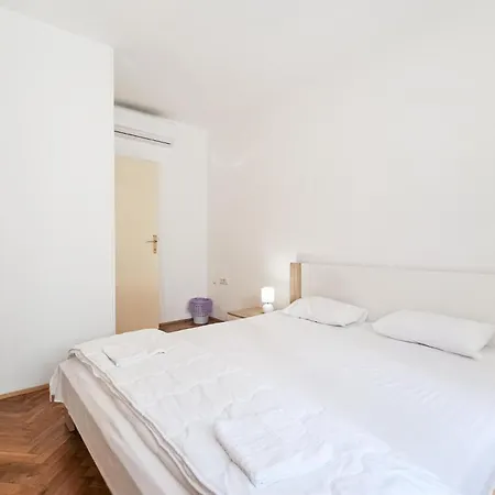 Cozy In With Wifi Apartamento Pula