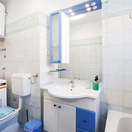 Cozy In With Wifi Apartment Pula