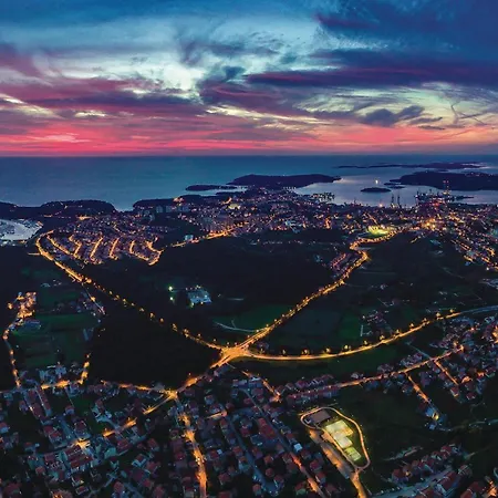 Cozy In With Wifi Apartment Pula