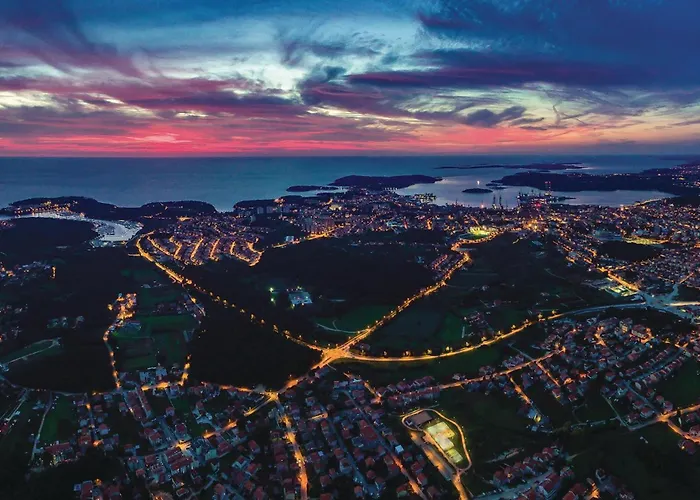 Cozy In With Wifi Apartmán Pula